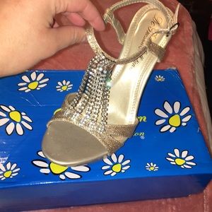 Cute “Nude Glitter” sandals